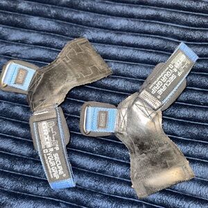 Black and Blue Secure Grip Lifting Straps